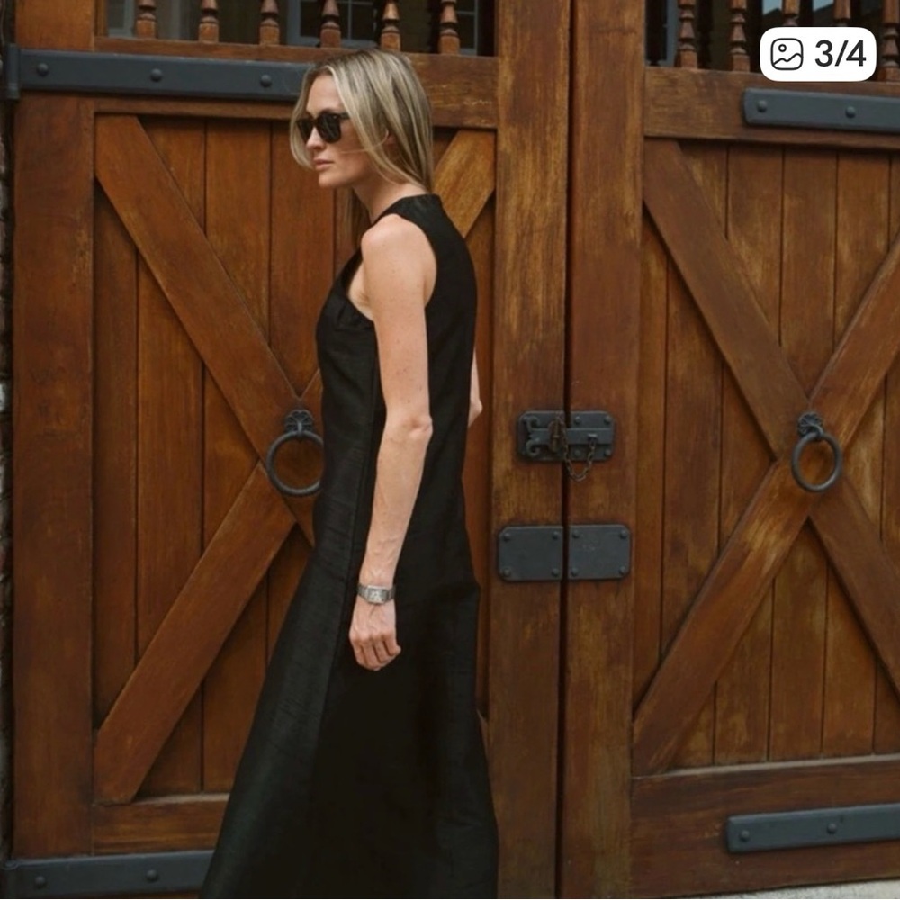 Sleek Black Maxi Dress - Minimal Sleeveless Design - Picture 3 of 7